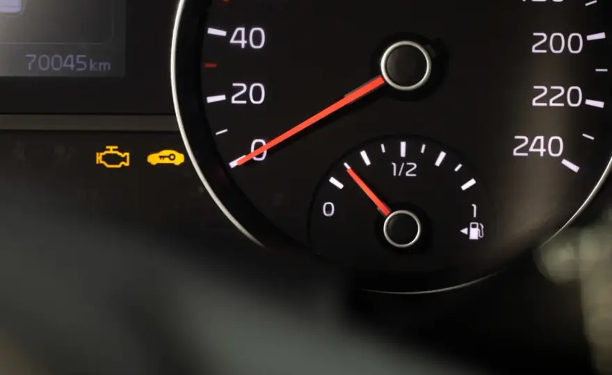 Check Engine bez objawów? Co robić i czy można jechać?