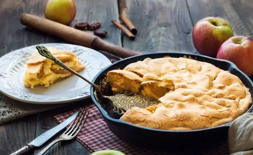 Torta di mele in padella, soffice e senza forno