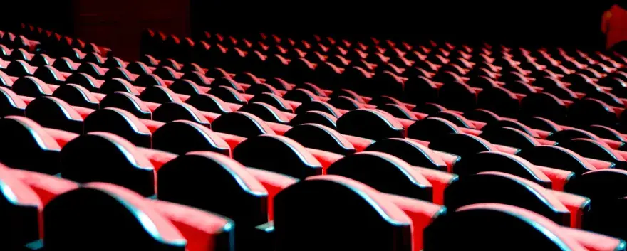 Ile miejsc ma teatr Roma? Zaskakujące fakty o pojemności scen