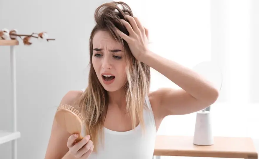 Caída de pelo en verano, cuándo es normal y cuándo no
