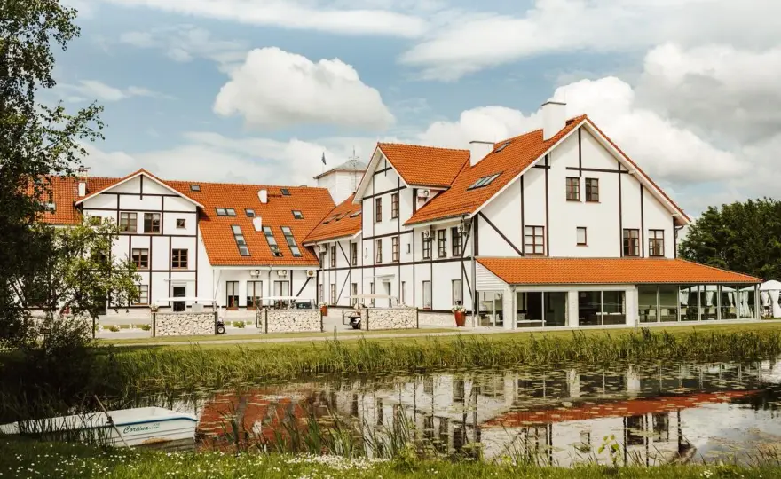 Hotel nad jeziorem Narie - Czy to idealny reset?
