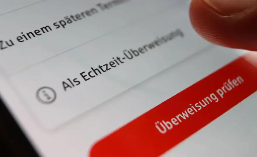 Überweisung noch heute? Annahmeschluss und Echtzeitüberweisung