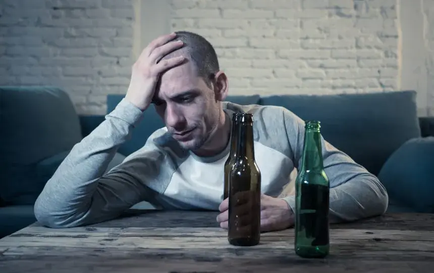 Alkoholik: objawy psychiczne. Jak alkohol niszczy umysł?