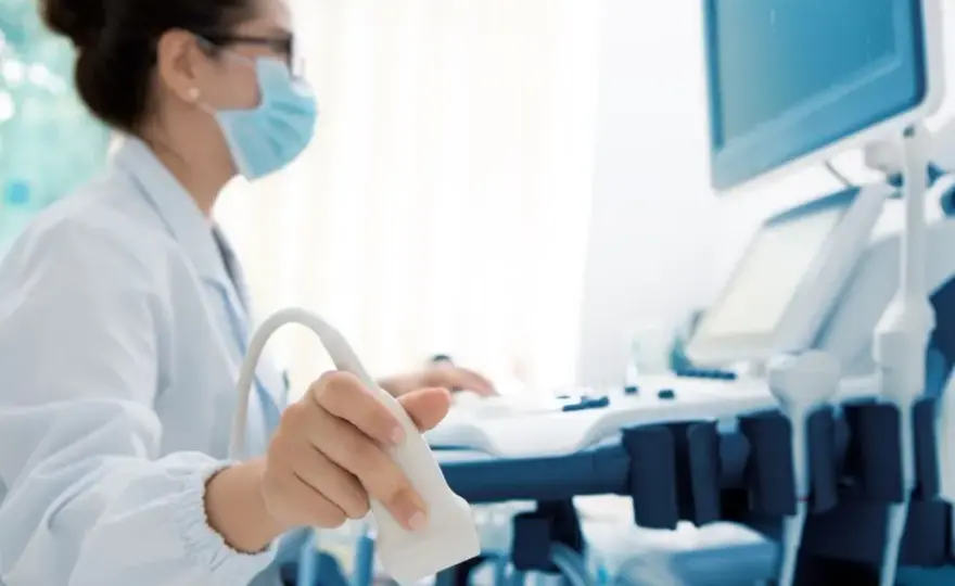 Jak wygląda badanie urologiczne mężczyzn? Obejrzyj film i dowiedz się więcej