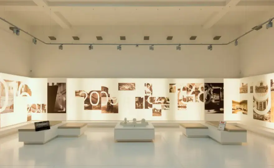 Pawilonu Czterech Kopuł muzeum sztuki współczesnej - historia i wystawy