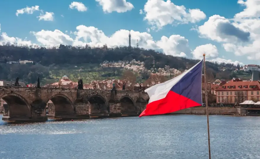 Paczka z Czech do Polski - Ile idzie? Realne czasy i porady