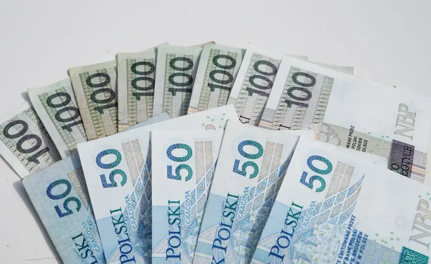 Jakie są zniżki dla emerytów po 60 roku życia – oszczędzaj na codziennych wydatkach