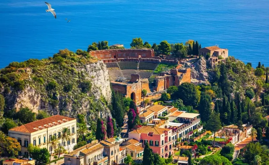 Taormina gdzie zjeść – odkryj najlepsze lokale i smaki Sycylii