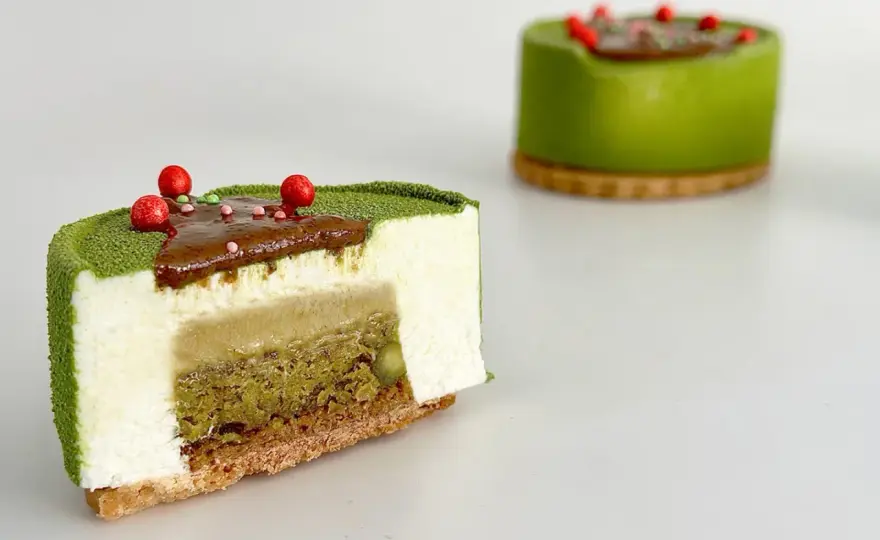 Entremets pistache - Le secret d'une coupe parfaite et saveurs