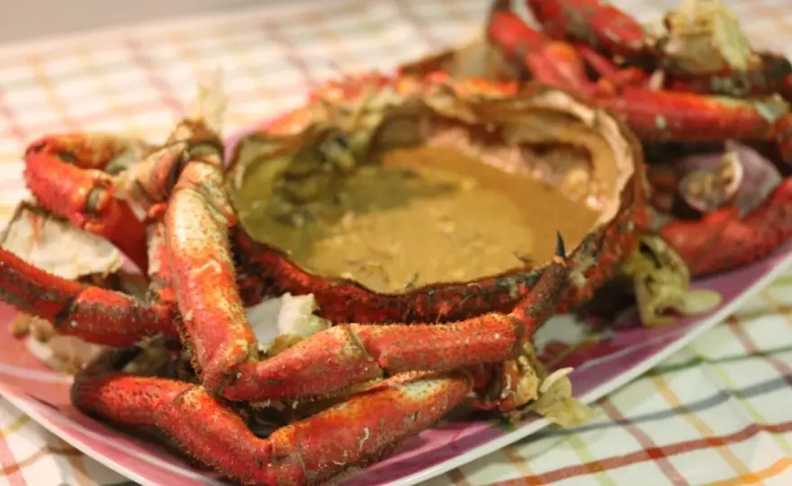 Centolla con huevas - cómo elegirla y cocerla sin perder el coral