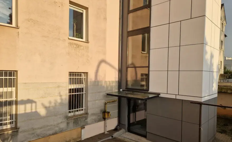 Montaż windy w budynku: Pozwolenie czy zgłoszenie? Uniknij kar!