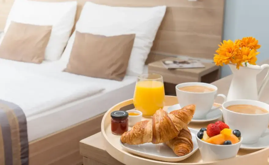Hotel resort co to znaczy? Odkryj różnice i usługi, które oferuje