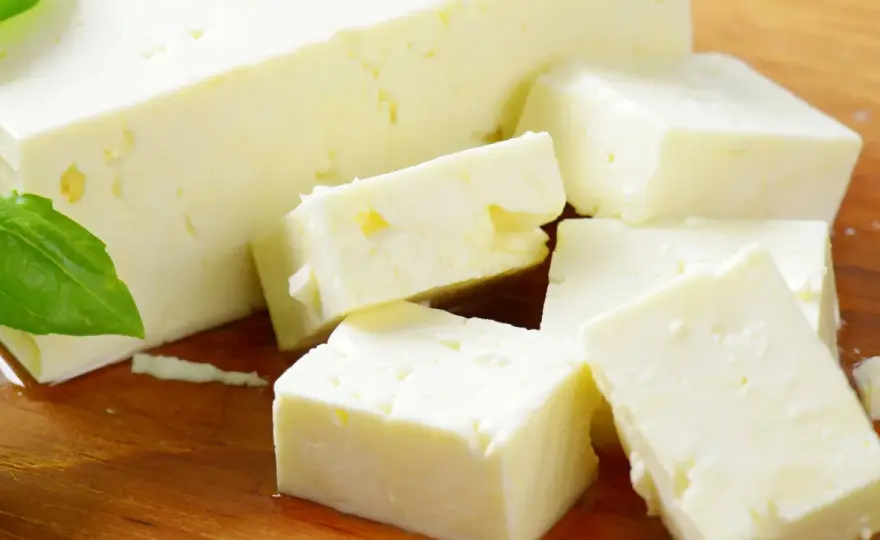 Feta schleimig? So lagerst du ihn richtig und erkennst Verderb