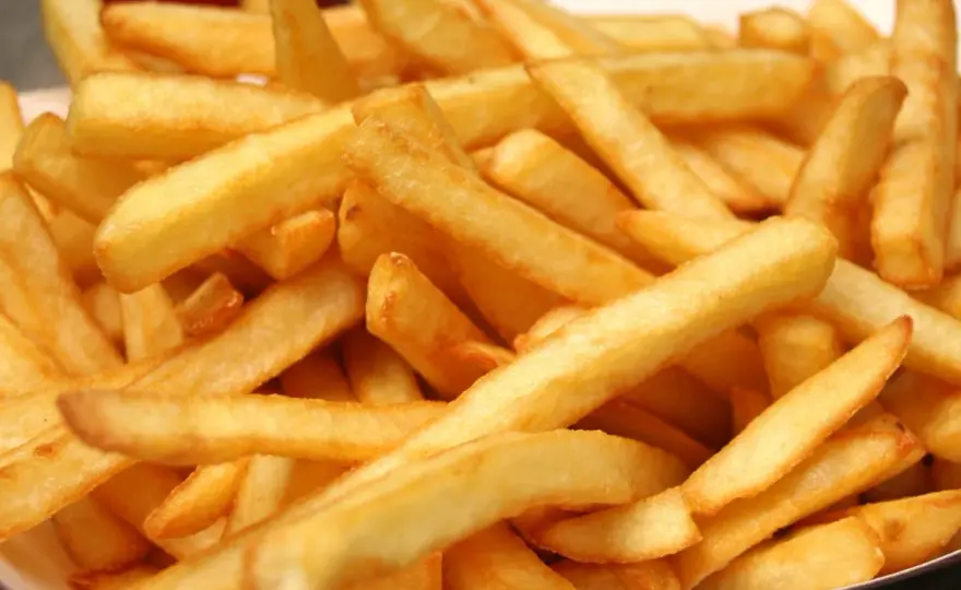 Czy frytki mają gluten? Dowiedz się, jak uniknąć kontaminacji