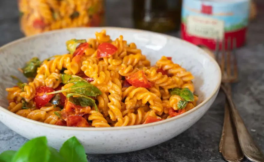 Pesto-Nudelsalat - So gelingt er perfekt & bleibt frisch