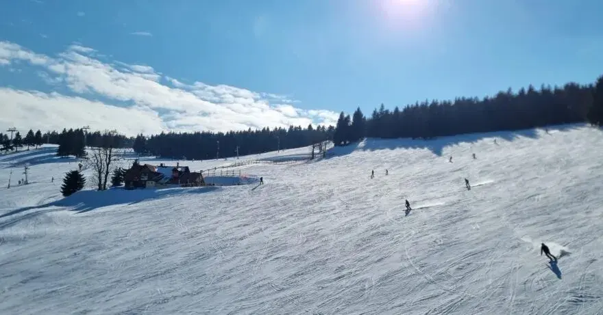 Gdzie na narty w marcu? Najlepsze miejsca z idealnymi warunkami