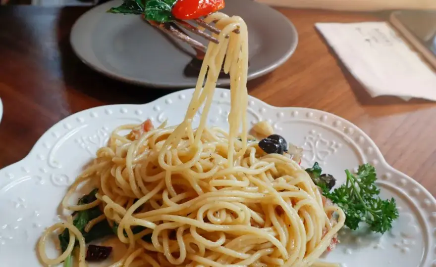 Spaghetti Aglio Olio - Zrób idealny sos, uniknij błędów!