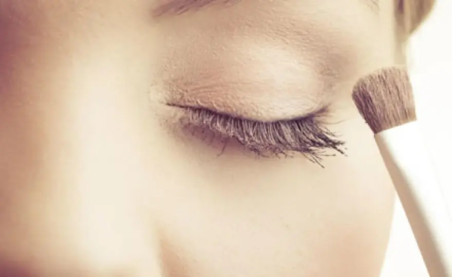 Business Make-up: Gepflegt & professionell im Job auftreten (Tipps)