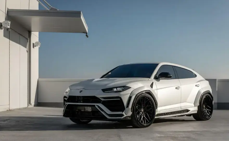 Ile koni ma Urus? Moc i różnice wersji - wybierz idealny!