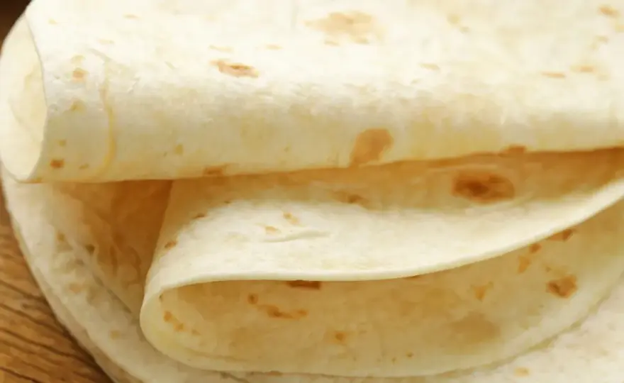 Tortilla czy chleb: Który produkt jest zdrowszy? Porównanie