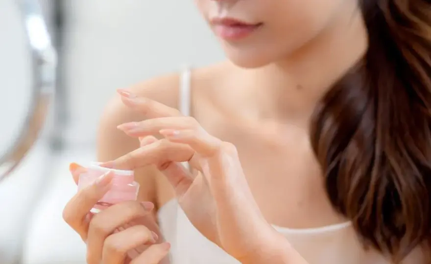 Manicure japoński: Naturalny sposób na mocne i lśniące paznokcie