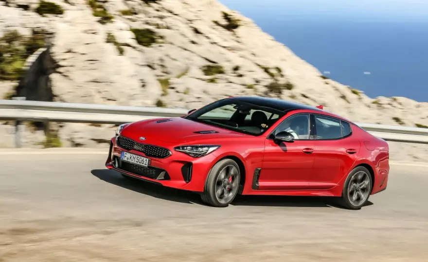 Kia Stinger GT - czy warto kupić używane V6? Poradnik i ceny 2026