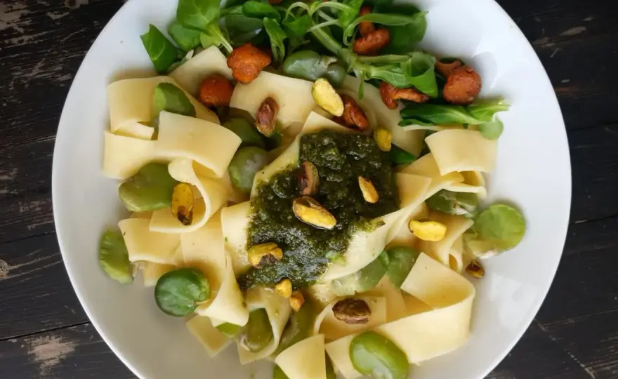 Domowe pappardelle z kurkami - przepis na pyszne danie z grzybami
