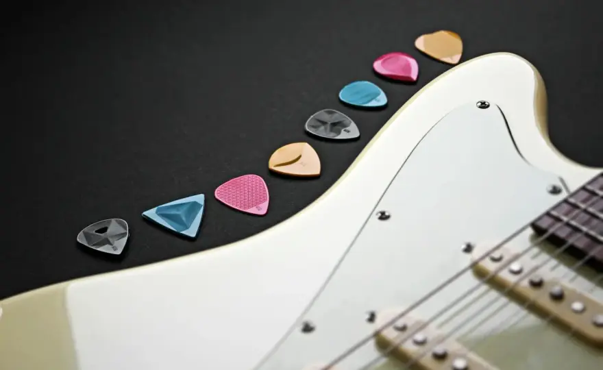 Jak nastroić gitarę elektryczną? Prosty poradnik krok po kroku