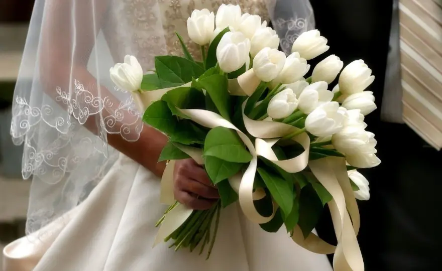 Tulipany w bukiecie ślubnym - z czym łączyć?