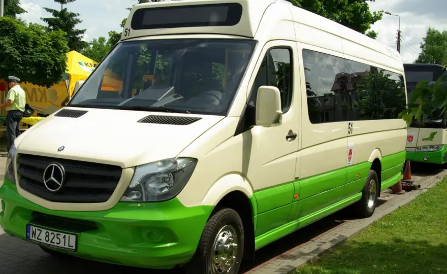 Autobus Auchan Łomianki: Z Młocin? Dokładny przystanek i rozkład!