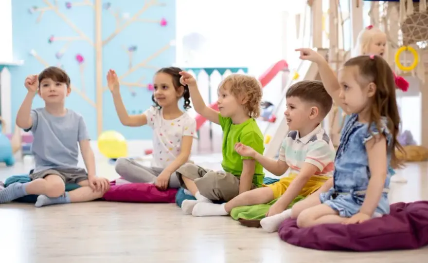 Żłobek prywatny czy państwowy? Porównanie, które rozwieje wątpliwości