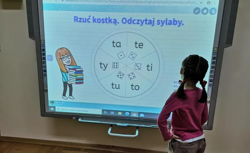 Zajęcia z wykorzystaniem tablicy interaktywnej – jak zwiększyć zaangażowanie dzieci?