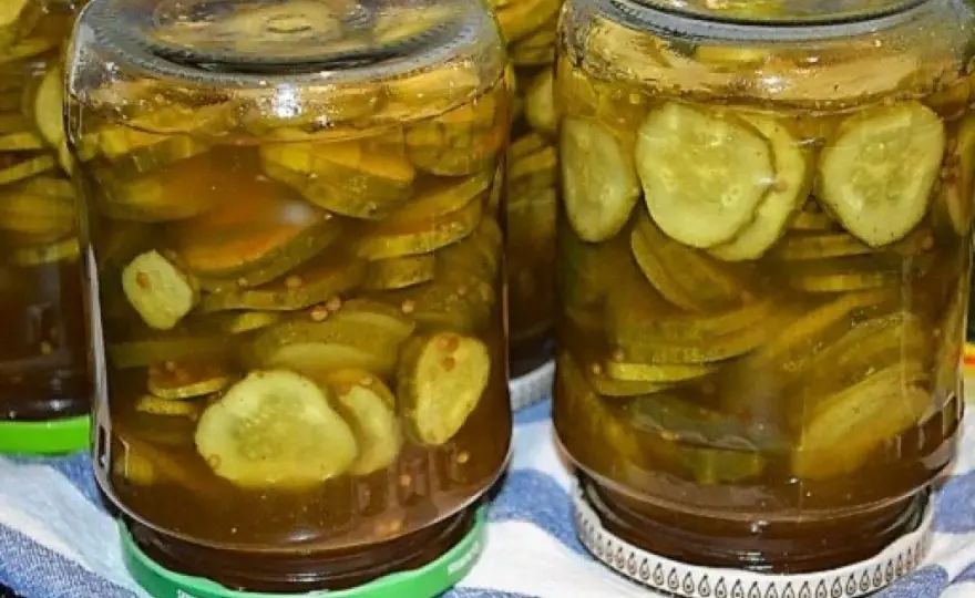 Ogórki w curry - przepis na chrupiące przetwory