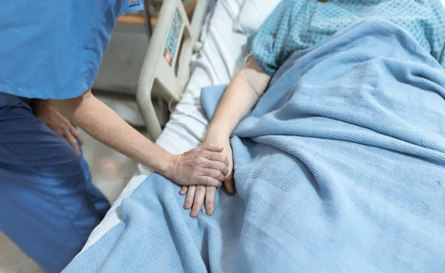Hospicjum dla seniora - Kiedy wybrać? Poradnik krok po kroku