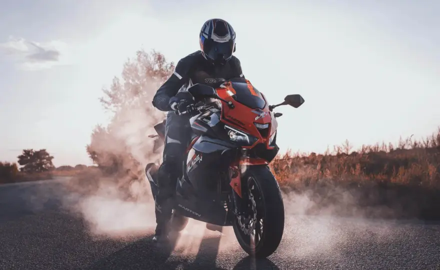 Czy motocyklem 125 można jeździć po autostradzie? Sprawdź zasady
