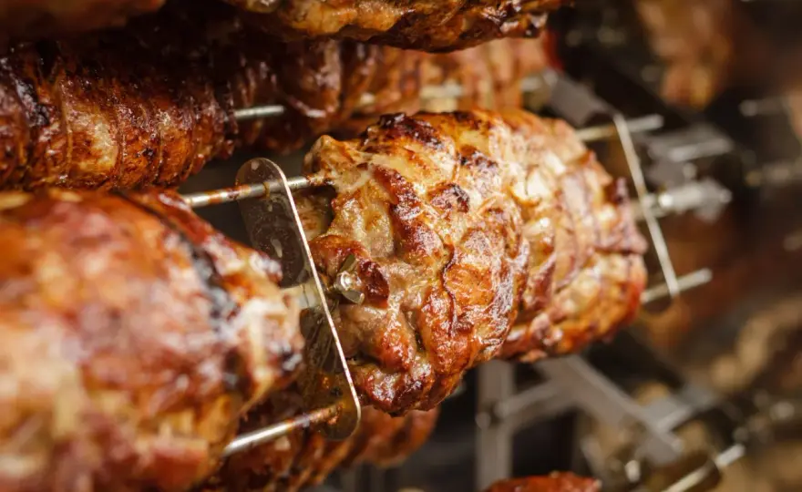 Quel vin avec cochon de lait grillé? L'accord parfait dévoilé