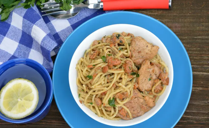 Spaghetti po polsku: wyjątkowe przepisy, które zaskoczą Twoich gości