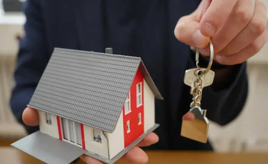 Rozwód a dom z dziećmi - Kto zostaje w nieruchomości?