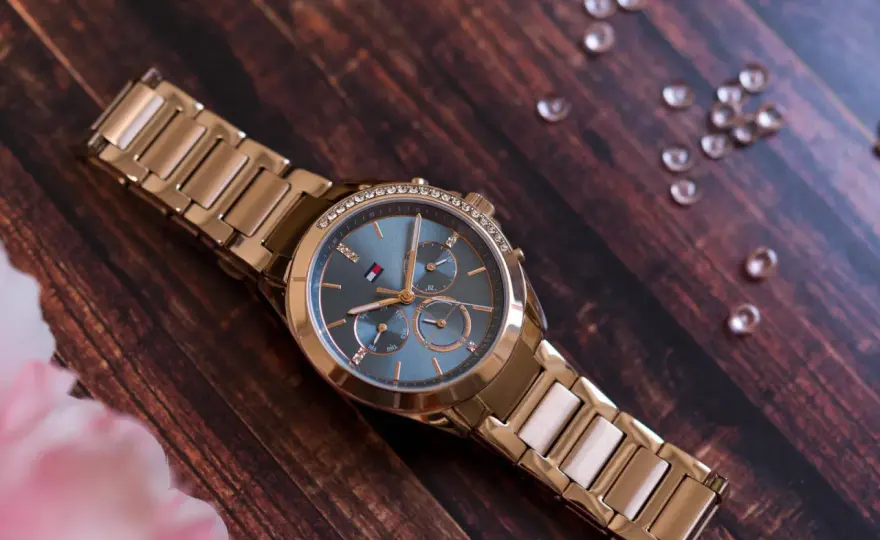 Zegarek Tommy Hilfiger damski: Jak wybrać idealny styl i jakość?