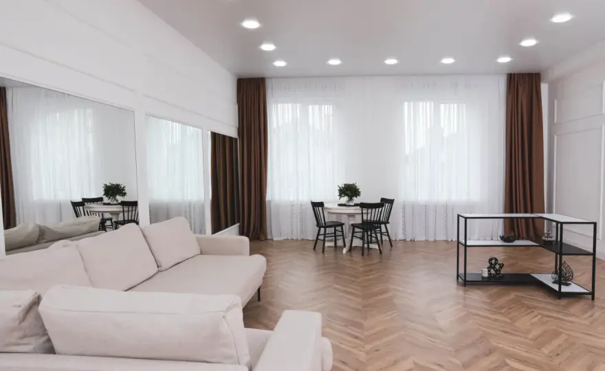 Jak rozmieścić halogeny w salonie? Uniknij błędów!