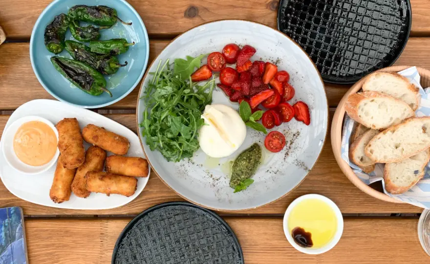 Dębki gdzie zjeść - najlepsze restauracje i ukryte smaki nad morzem