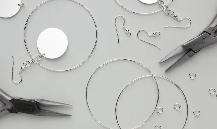 Domowe sposoby na czyszczenie srebra i złota - skuteczne metody DIY