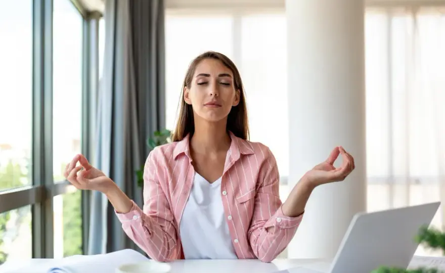 Jak homeopatia może pomóc w radzeniu sobie z silnym stresem