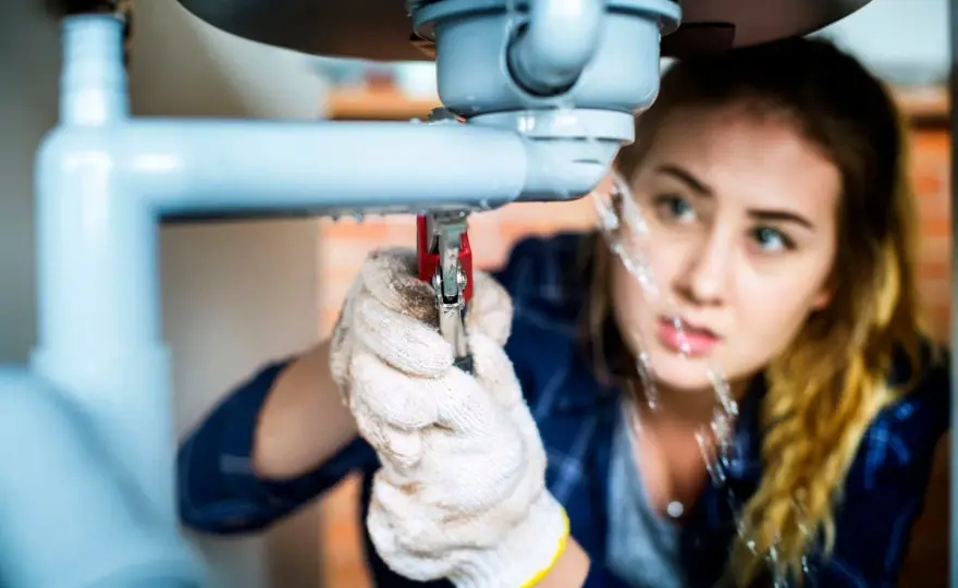 Naprawa dziury w karton-gipsie: Poradnik DIY od małej po dużą