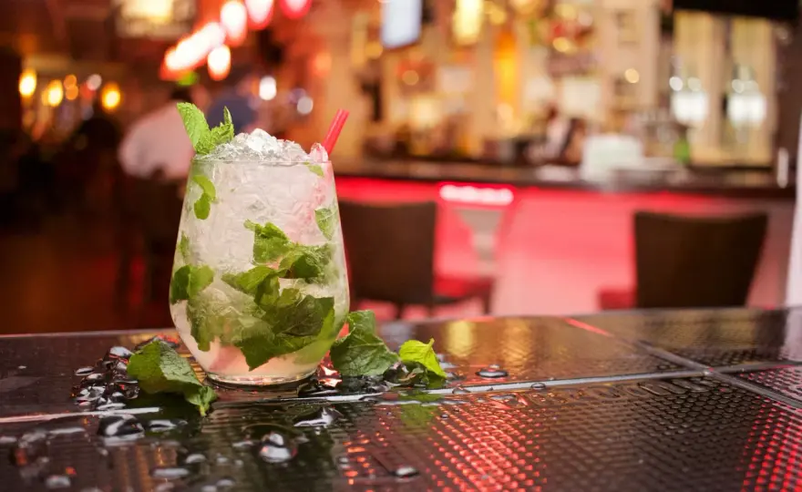 Mojito drink jaki rum - najlepszy wybór rumu do idealnego koktajlu