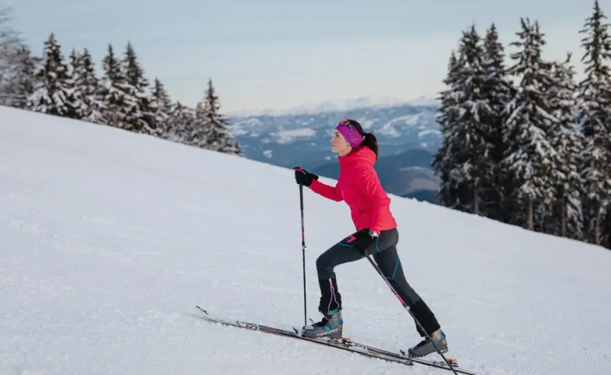 Skialpinizm - co to? Sprzęt, różnice i jak zacząć w górach