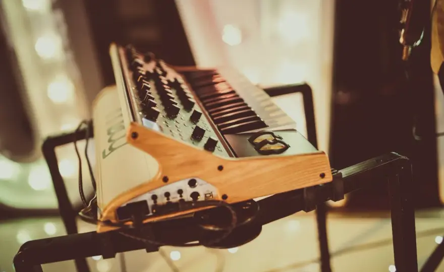 Najlepsze statywy do keyboardu 2025 | Pasują idealnie, stabilne, długowieczne