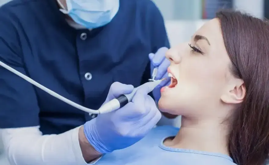 Ile kosztuje znieczulenie u dentysty i od czego zależy cena?