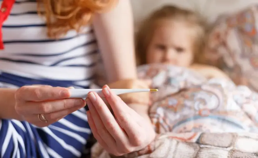 Zwolnienie lekarskie na dziecko – ile płatne i jak to obliczyć?