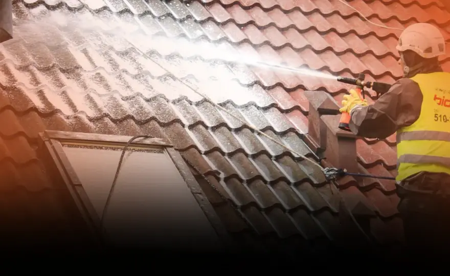 Skuteczne sposoby jak wyczyścić dachówkę betonową: kompletna instrukcja
